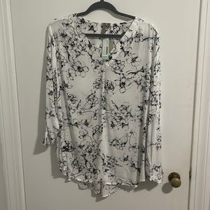 Blouse, white with black flowers, large